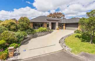 15 Fairway Oaks Dr, Waikanae Beach