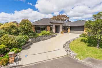 15 Fairway Oaks Dr, Waikanae Beach
