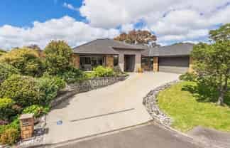 15 Fairway Oaks Dr, Waikanae Beach