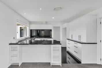 11 Palladio Avenue, LEESTON