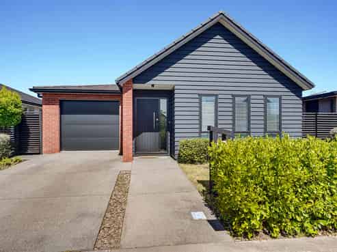 37 Voight Avenue, Greenhill Park