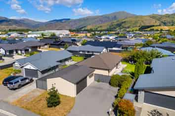 18 Stowell Drive, Cromwell