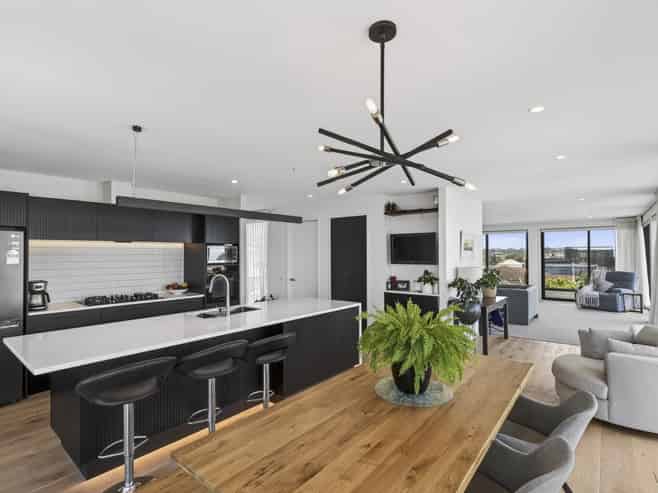 8 Kowhai Street, Strandon