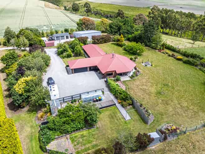 356 Hadlow Road, Claremont