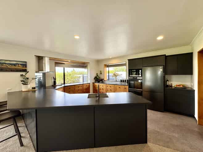 356 Hadlow Road, Claremont