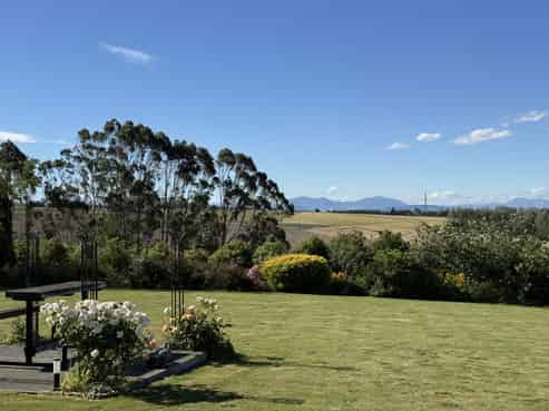 356 Hadlow Road, Claremont