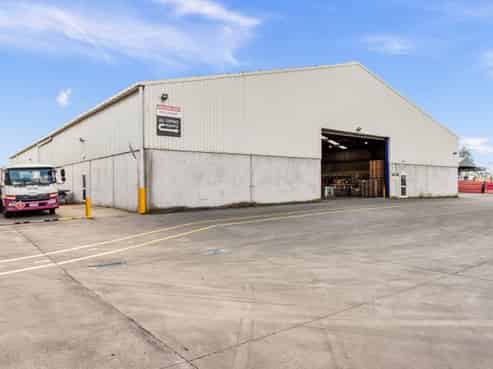 CBRE | Modern Industrial Facility with Dual Access