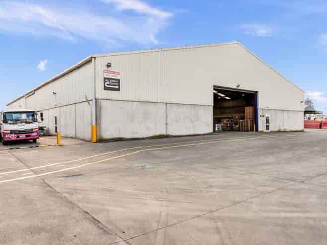 CBRE | Modern Industrial Facility with Dual Access