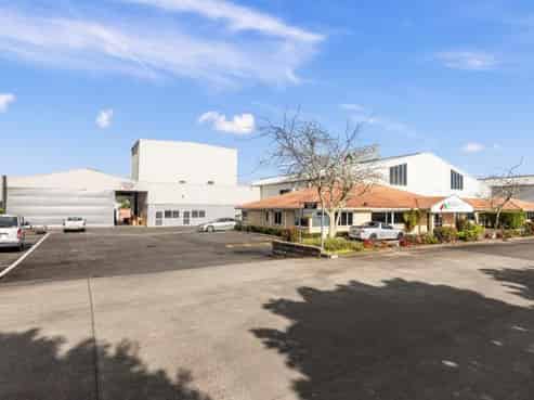 CBRE | Modern Industrial Facility with Dual Access
