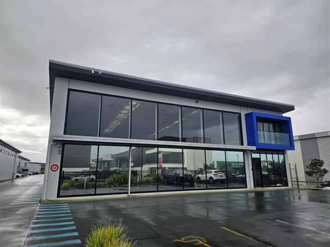 CBRE | High-Profile Modern Industrial Unit