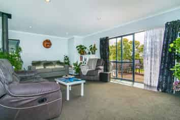 11 Stout Street, Westport