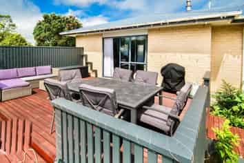 11 Stout Street, Westport