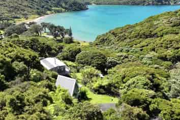 366 & 368 Blind Bay Road, Great Barrier Island
