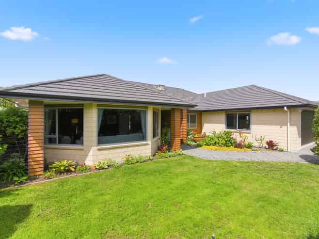 8 Otupoa Way, Paraparaumu