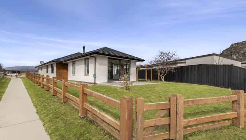 40 Marbleleaf Lane, Albert Town