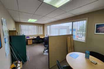 Versatile 134m² Warehouse & Office Unit