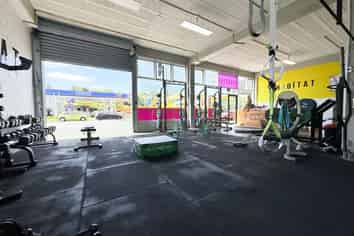 Chic Showroom with Roller Door | 263m2 | Kingsland