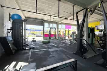 Chic Showroom with Roller Door | 263m2 | Kingsland