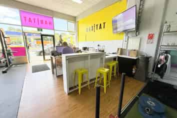 Chic Showroom with Roller Door | 263m2 | Kingsland