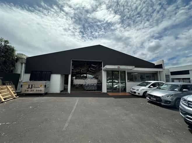 CBRE | 560sqm Sought-after Standalone
