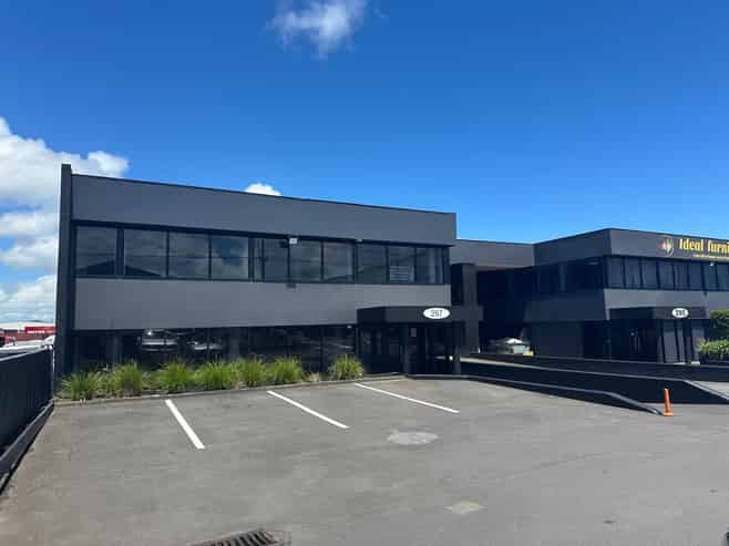 CBRE | Refurbished with Prime Exposure