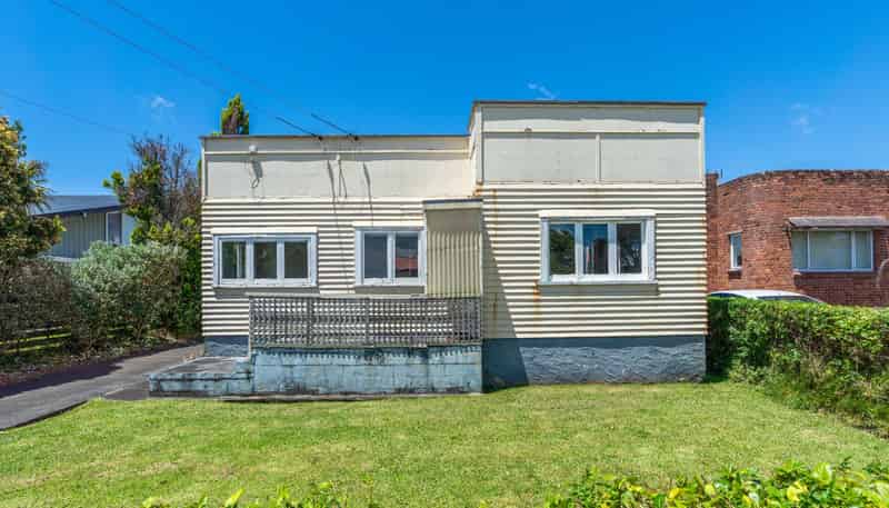 6 Staveley Avenue, Mount Roskill