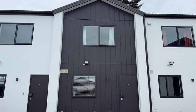 3/304 Waterloo Road, Hornby