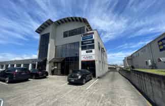 Convenient top-floor office in Penrose