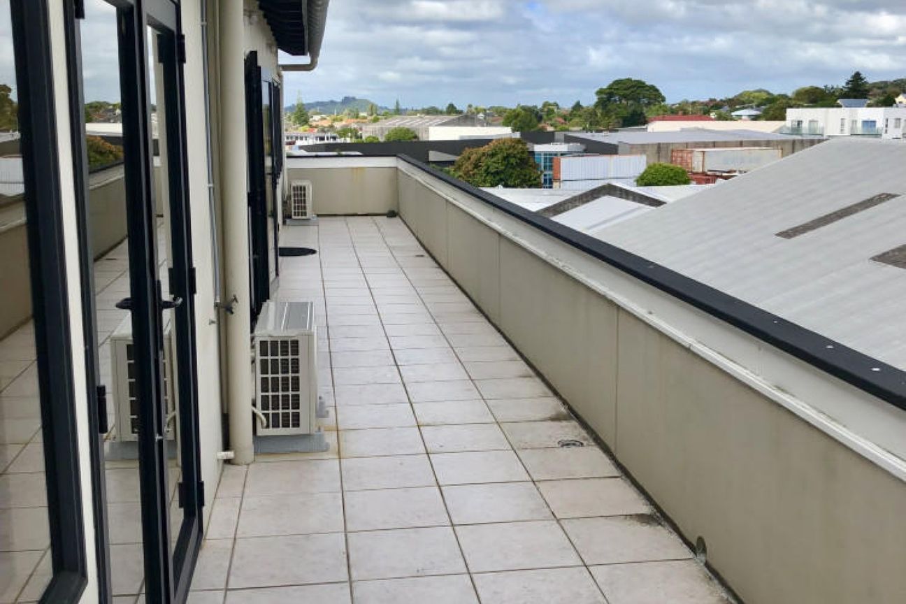 Convenient top-floor office in Penrose – pohled 4