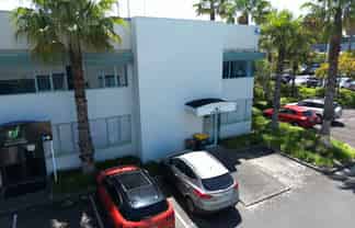 Corner-site Albany office – abundant parking