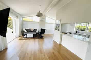 17A Jason Avenue, Sandringham