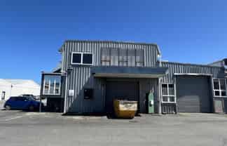 Vacant - versatile warehouse in Kapiti