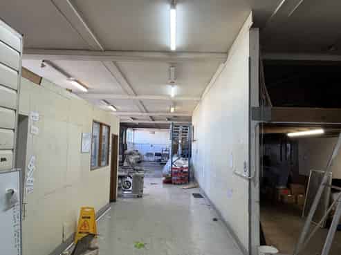 Vacant - versatile warehouse in Kapiti