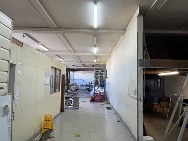 Vacant - versatile warehouse in Kapiti