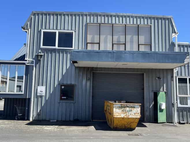 Vacant - versatile warehouse in Kapiti