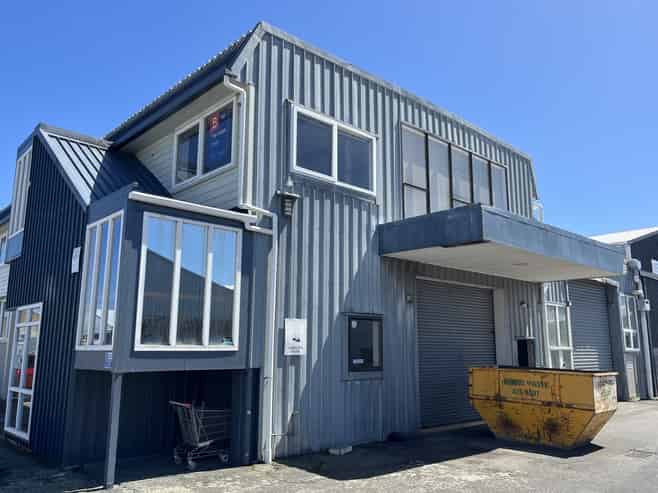 Vacant - versatile warehouse in Kapiti