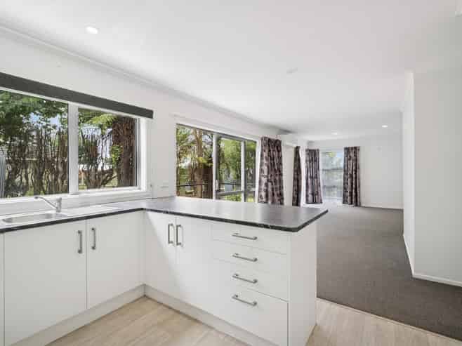 A/10 Bay Grove , Pukehangi