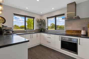 33 Seadown Crescent, Amberley