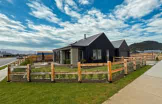 2 Moonstone Street, Albert Town