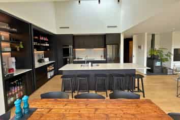 2 Moonstone Street, Albert Town