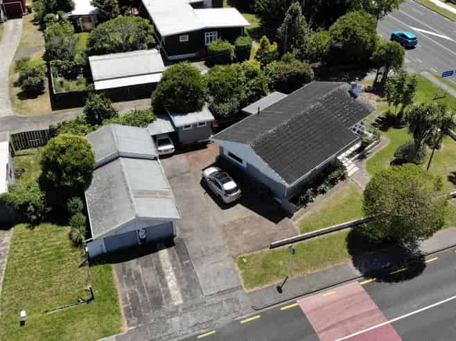 For Lease- Prime corner on Lincoln Rd.