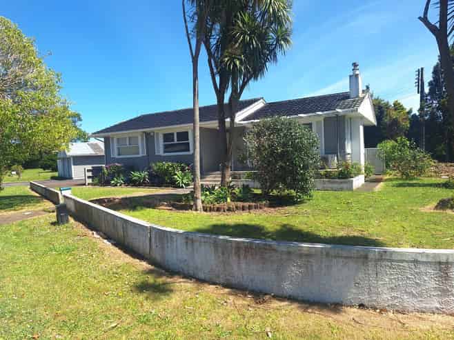 For Lease- Prime corner on Lincoln Rd.