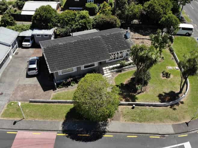 For Lease- Prime corner on Lincoln Rd.