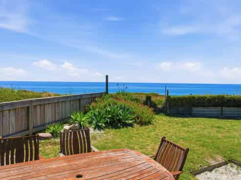 677 Pukehina Parade, Pukehina