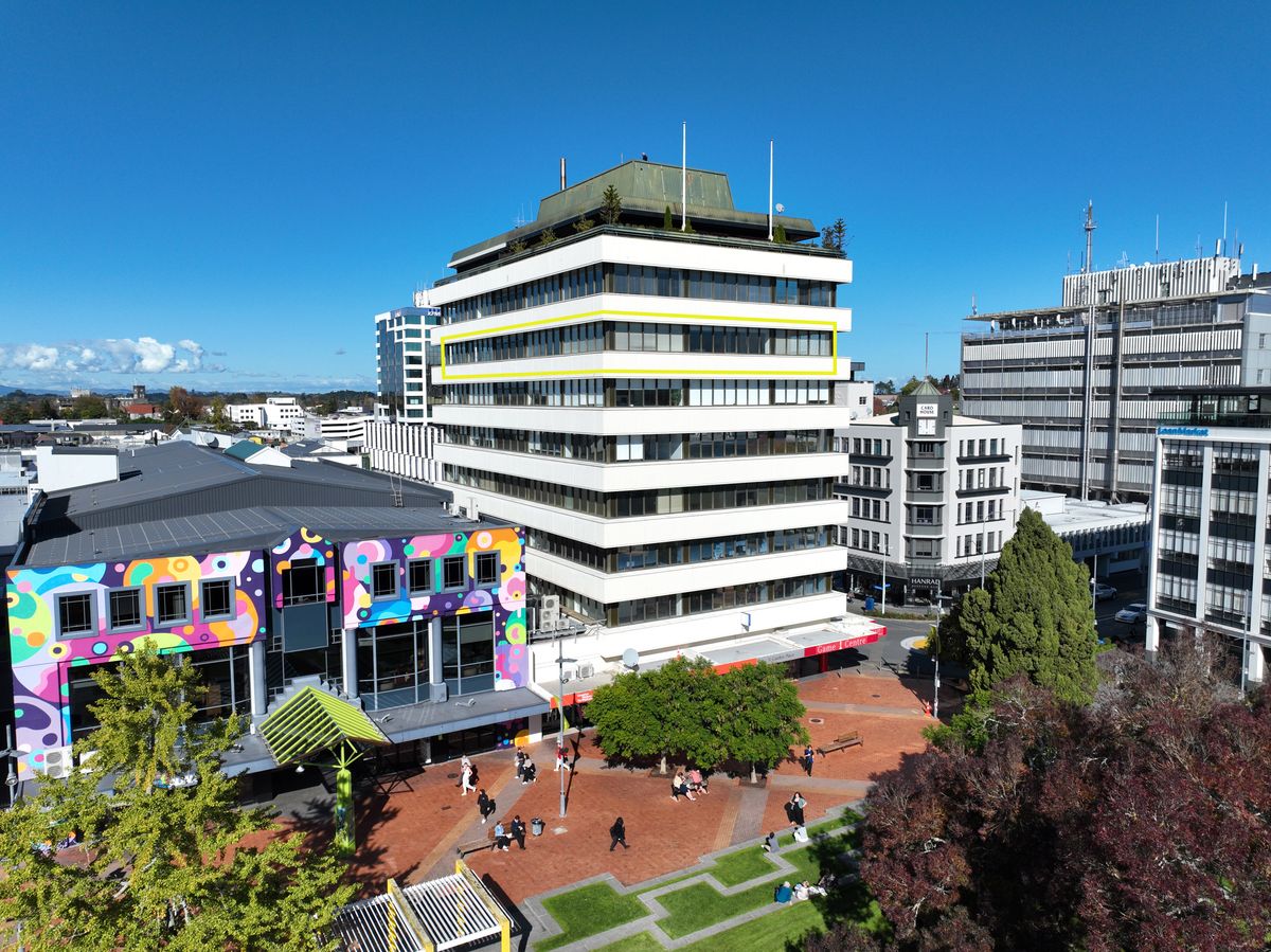 Modern Office with Stunning Views - Prikaz 6