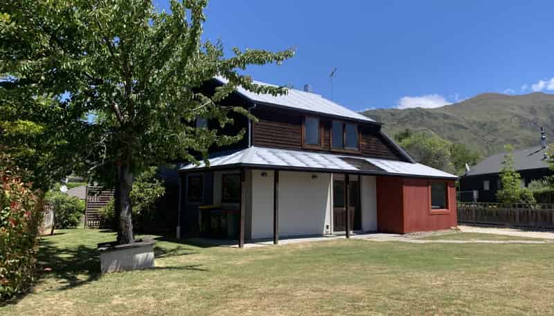 221 Stone Street, Wanaka