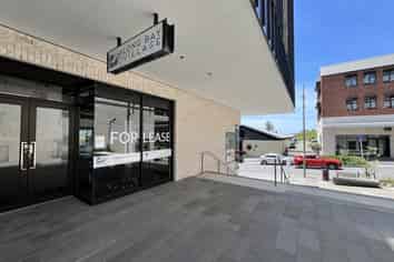 High-end retail/ showroom in Long Bay