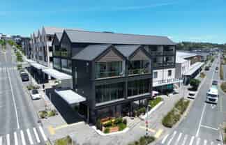 High-end retail/ showroom in Long Bay