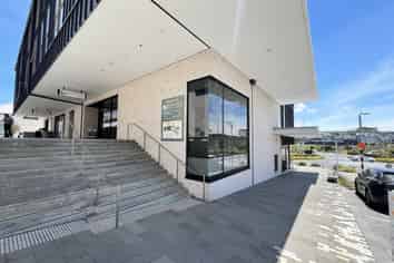 High-end retail/ showroom in Long Bay