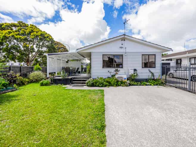 1/2 Burundi Avenue, Clendon Park